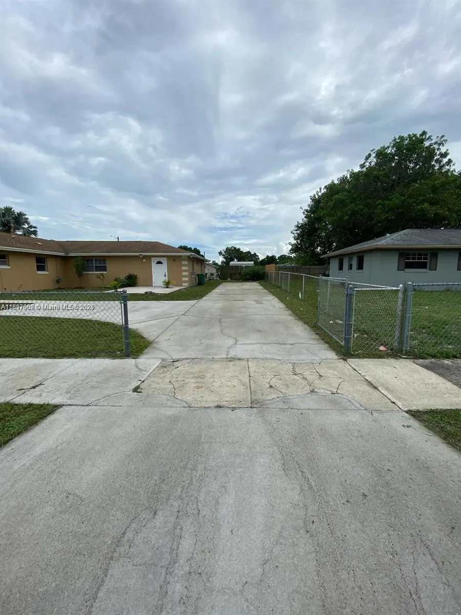 2707 Essex Ct, #0