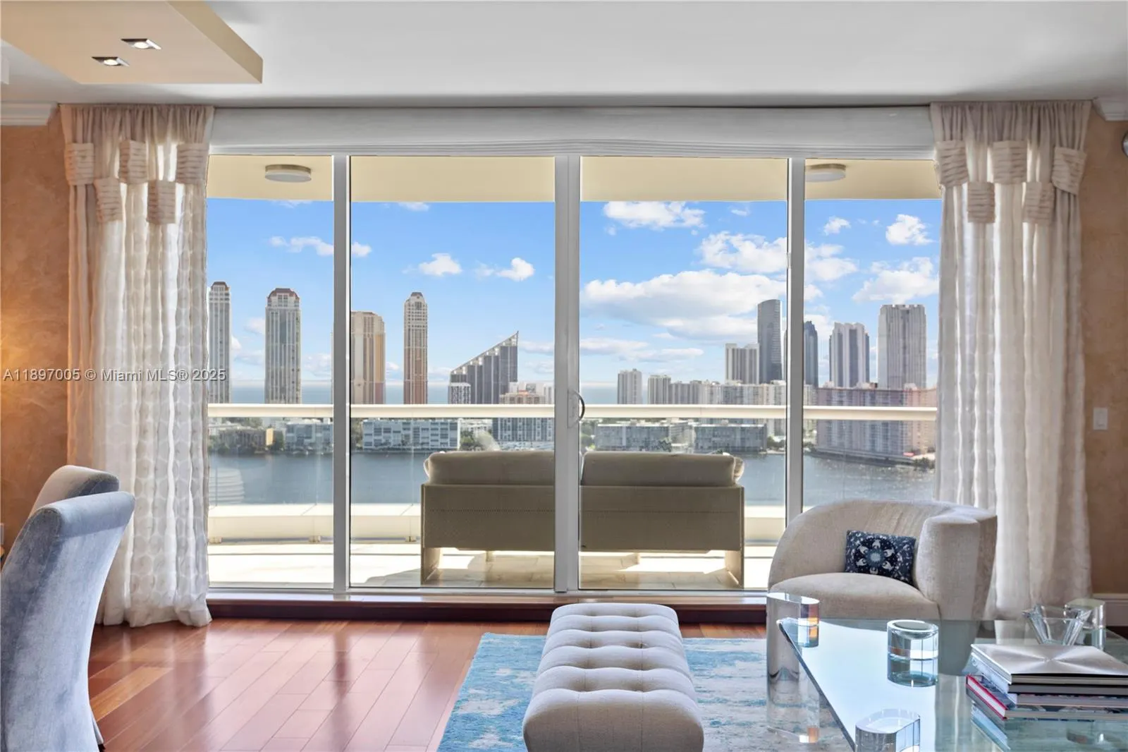 6000 Island Blvd, #2507