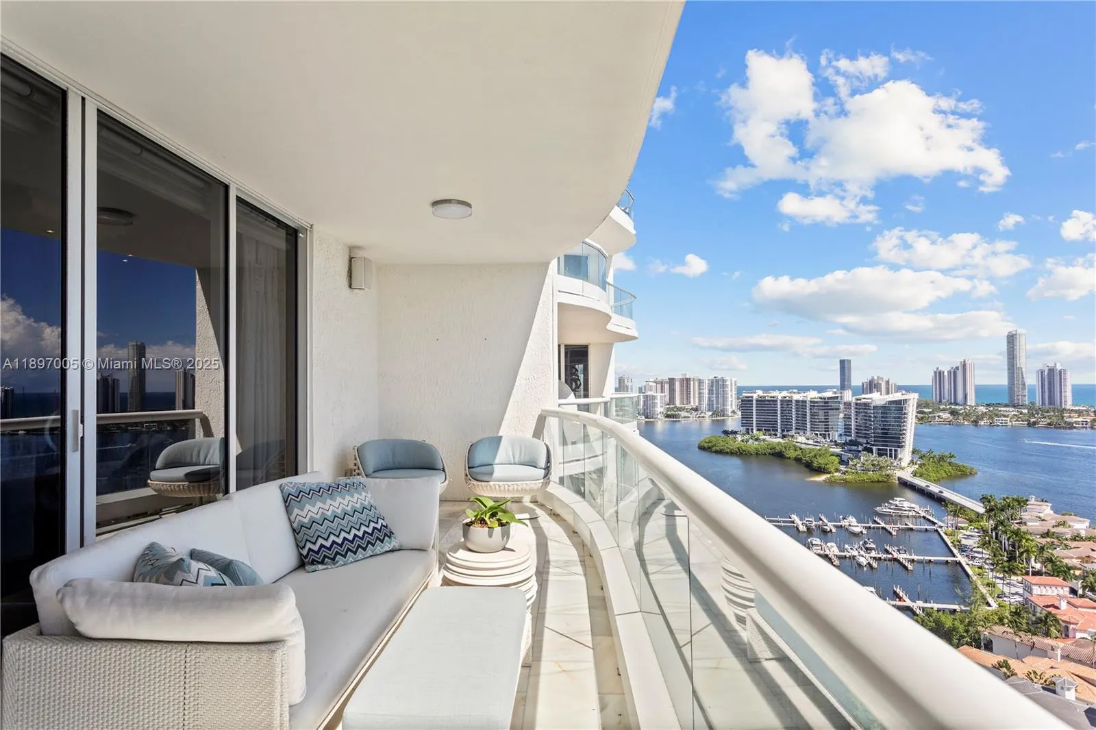 6000 Island Blvd, #2507