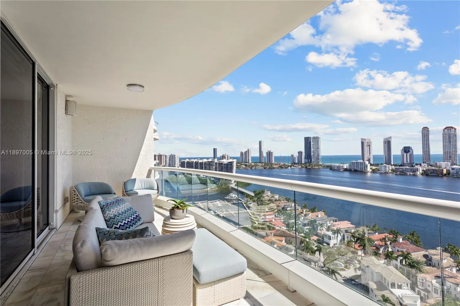 6000 Island Blvd, #2507