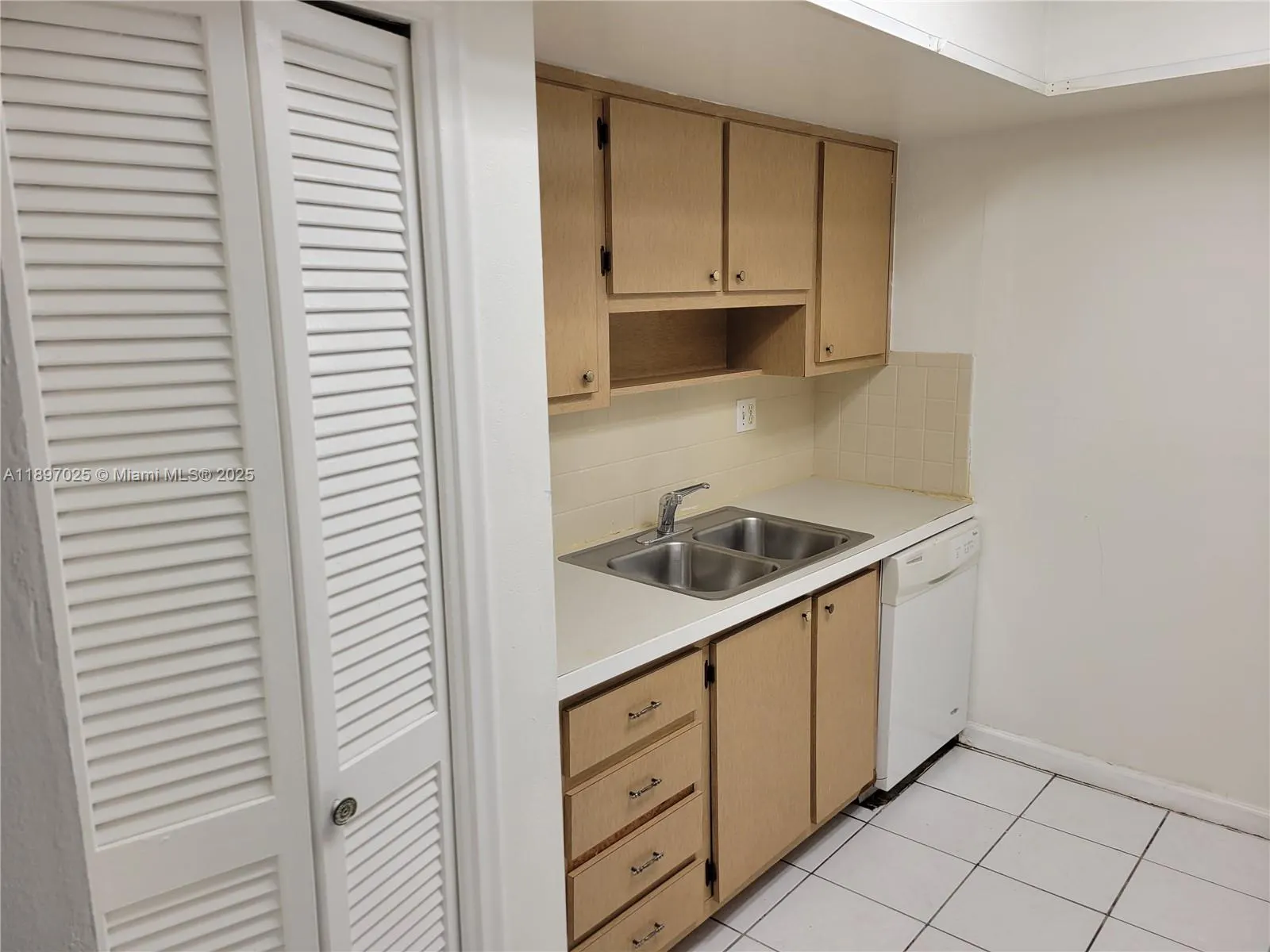 7101 NW 24th St, #-