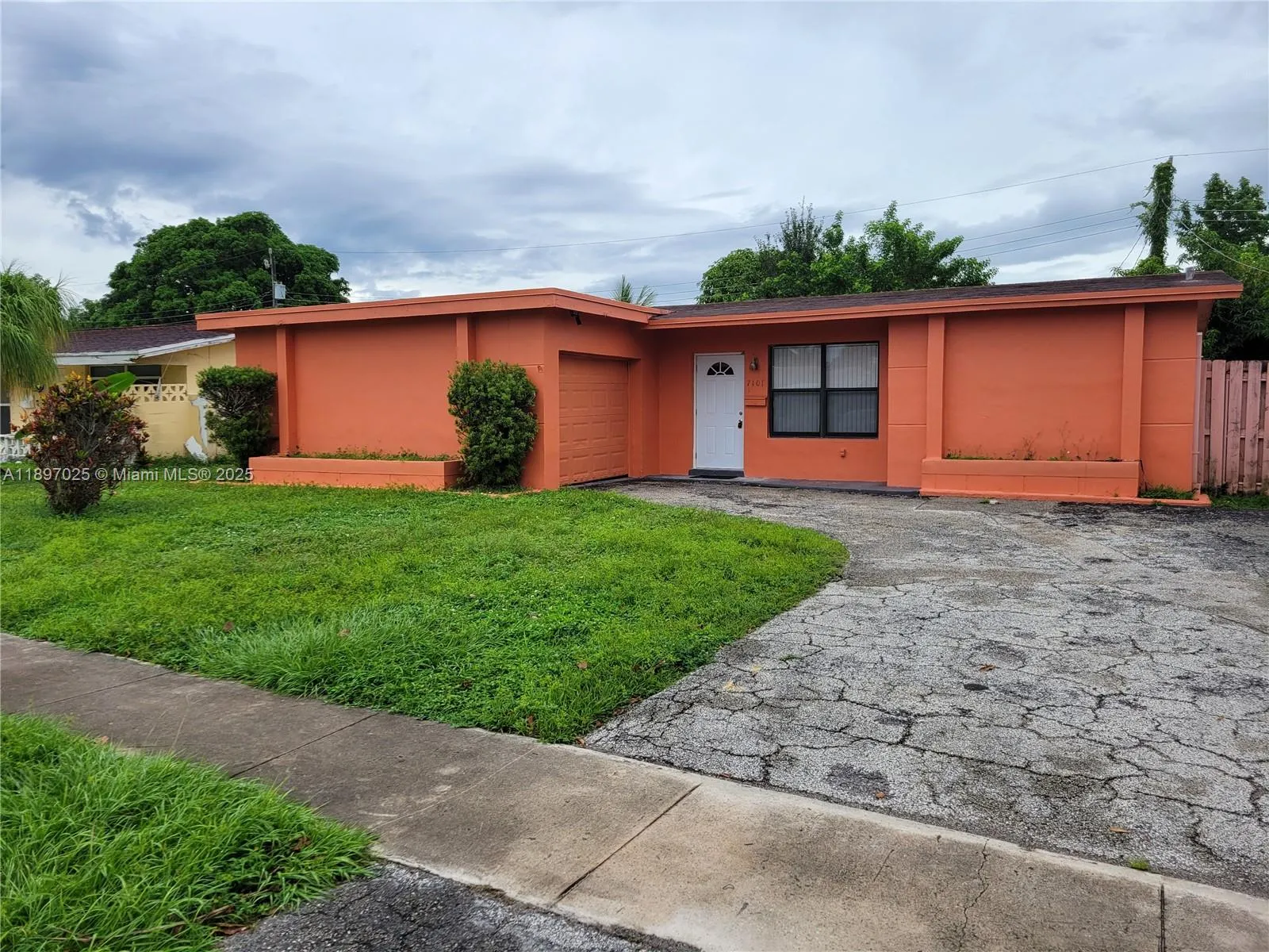 7101 NW 24th St, #-