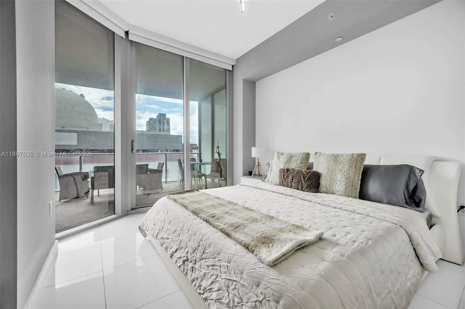 851 NE 1st Ave, #806