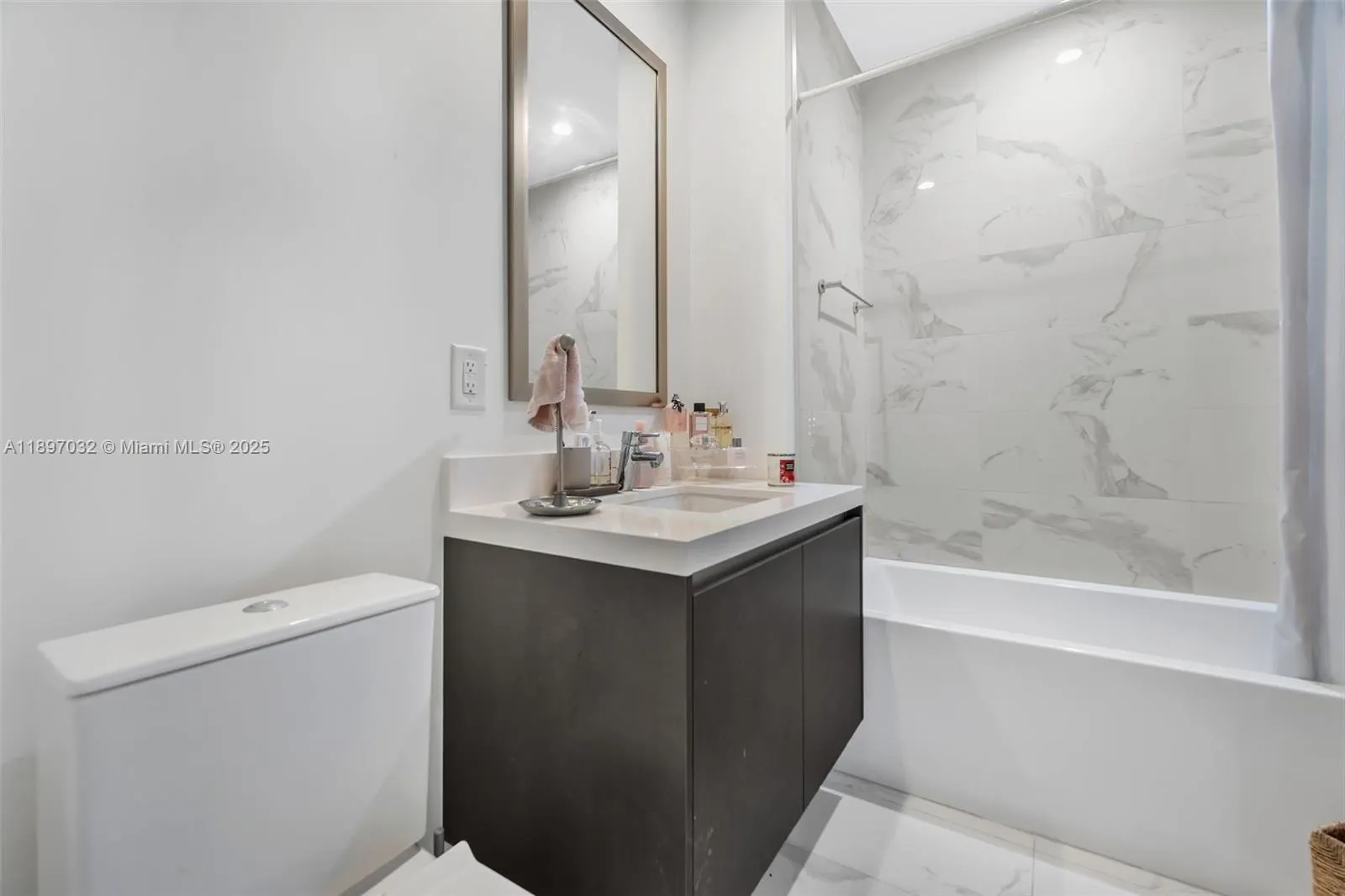 851 NE 1st Ave, #806