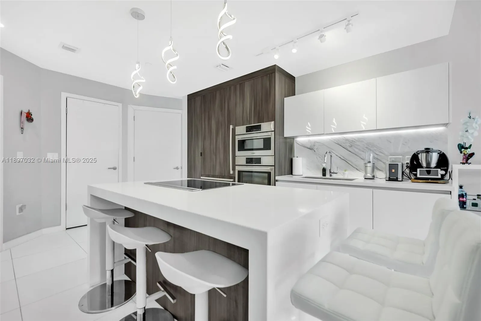 851 NE 1st Ave, #806