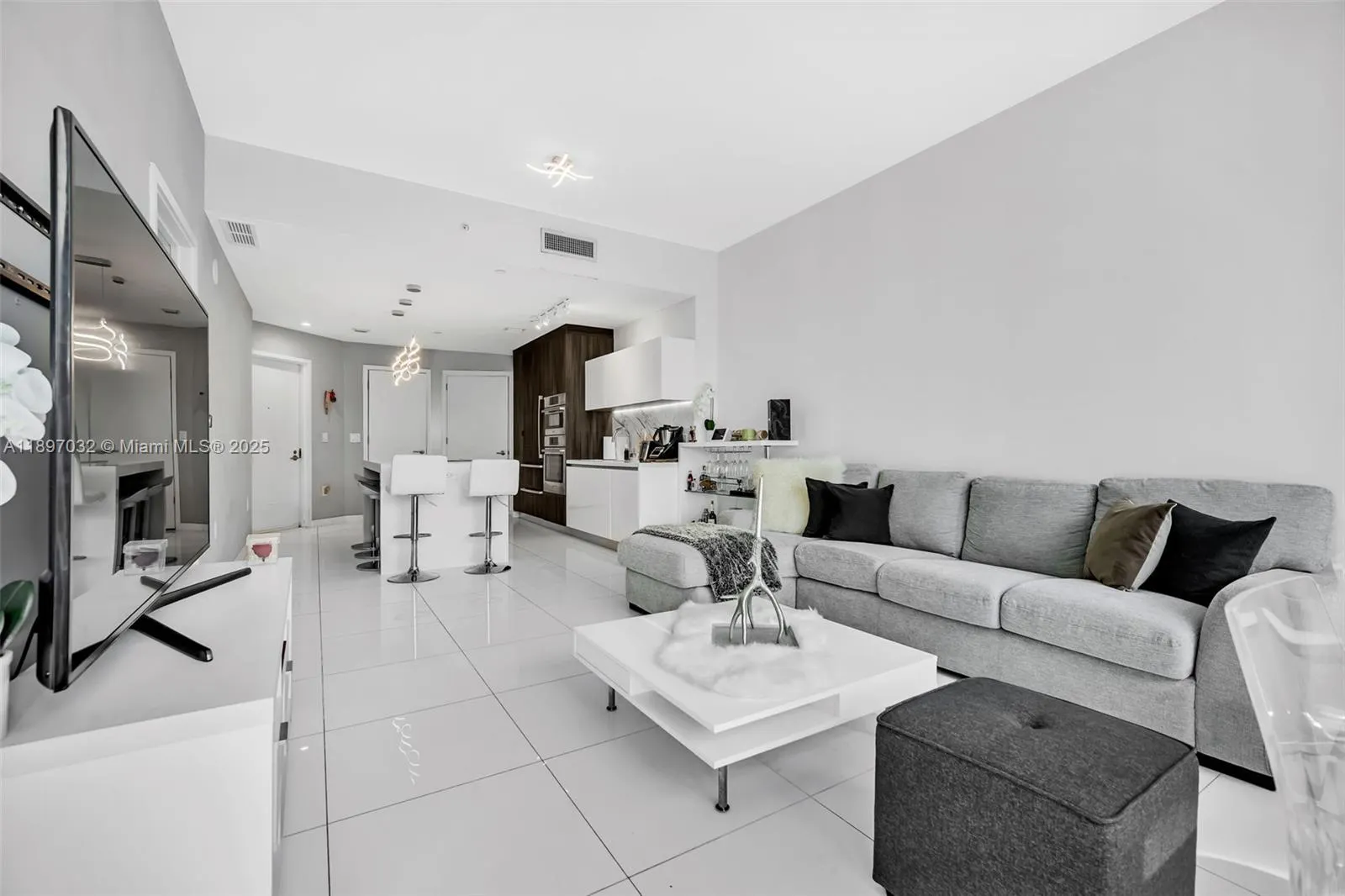 851 NE 1st Ave, #806