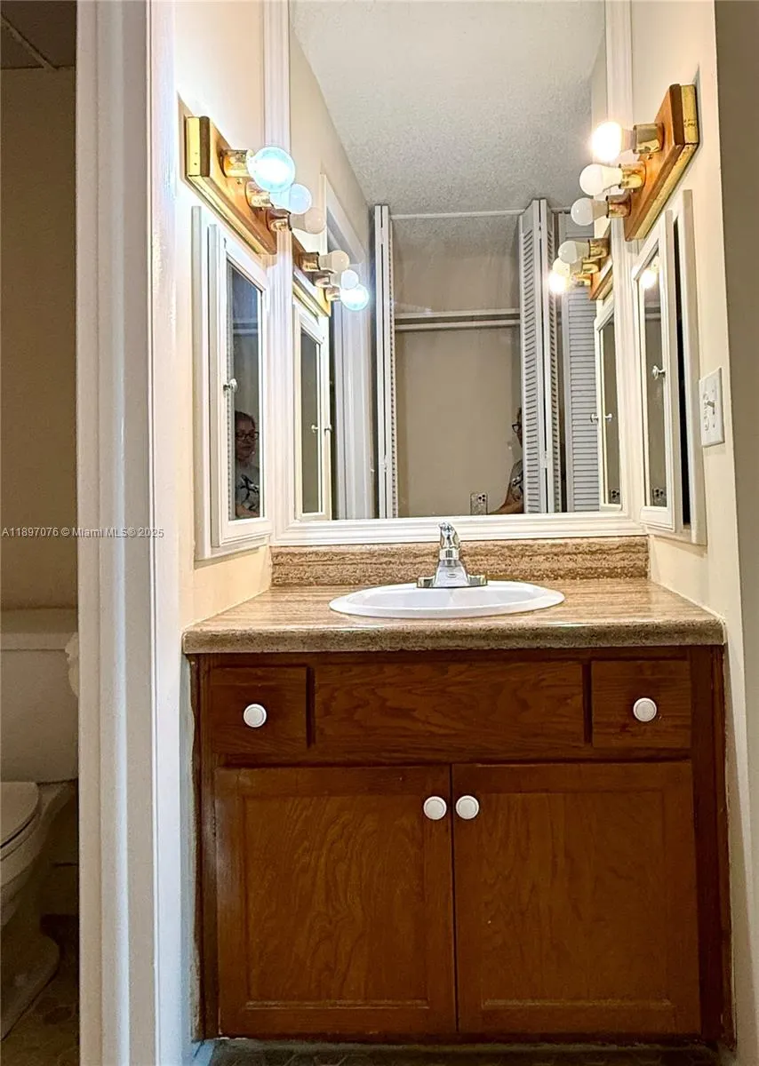 3760 Inverrary Dr, #3D