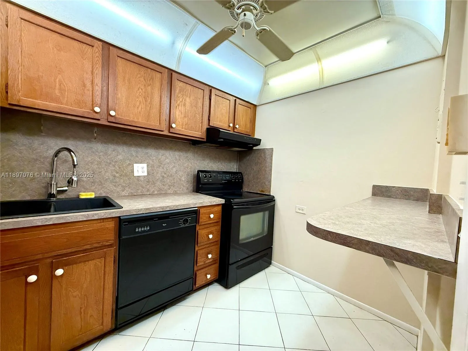 3760 Inverrary Dr, #3D