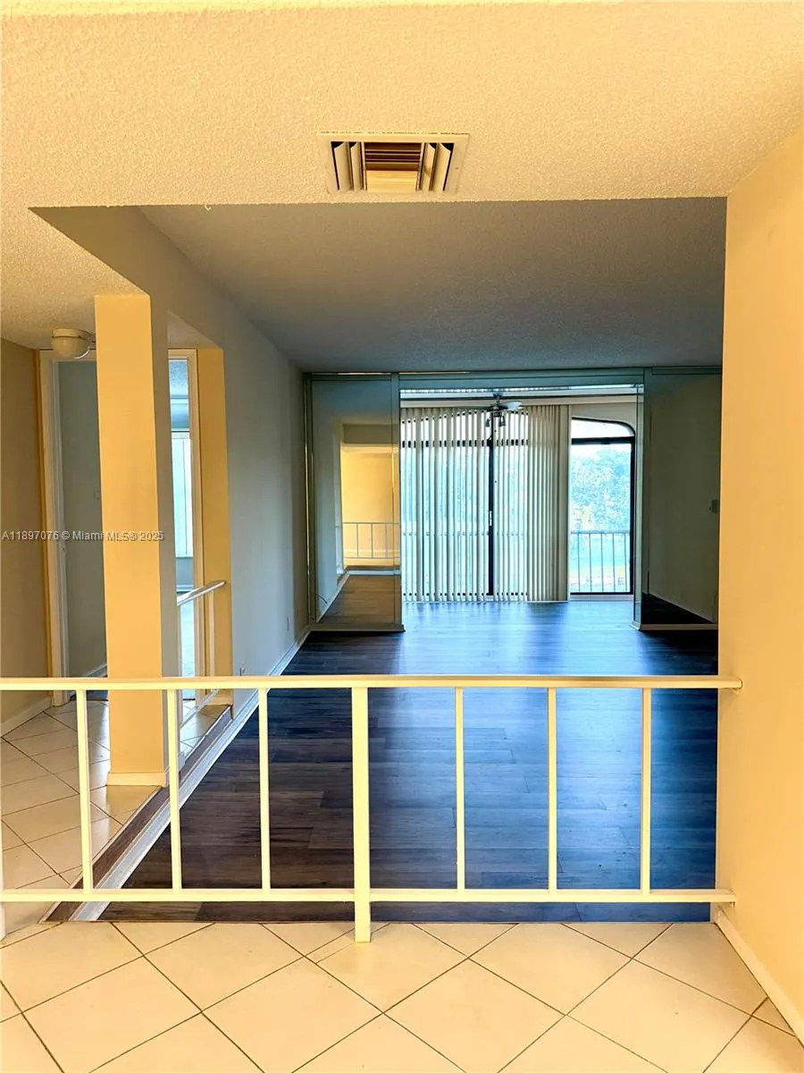 3760 Inverrary Dr, #3D