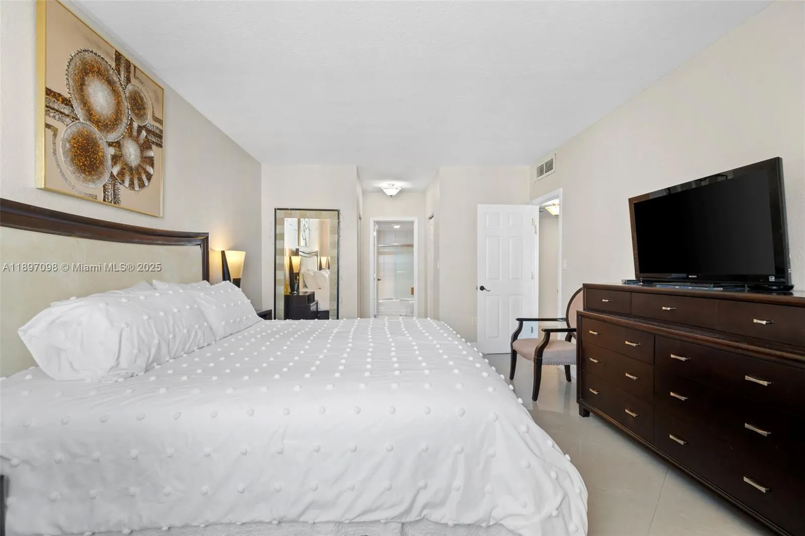 300 Bayview Dr, #1707