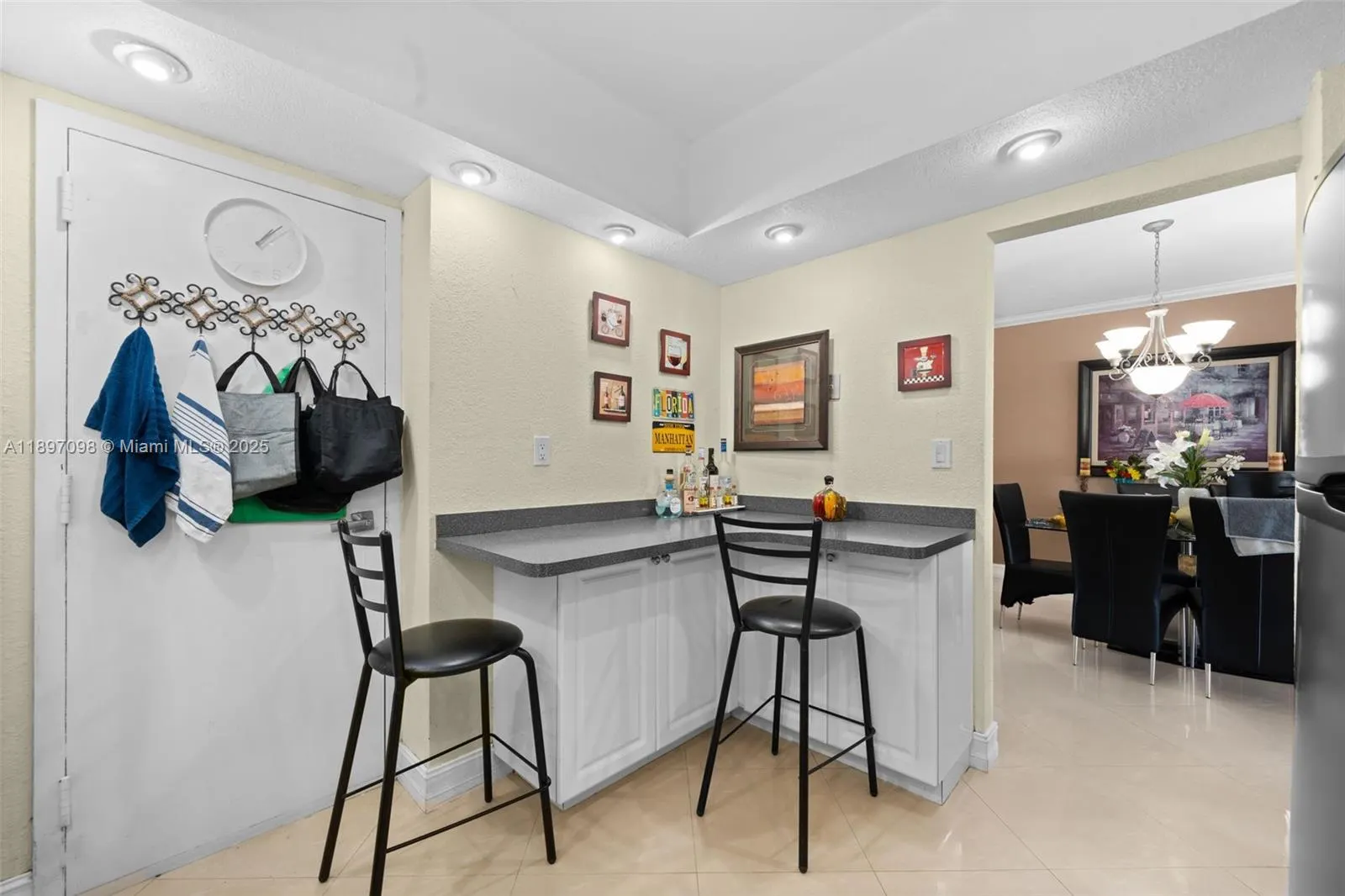 300 Bayview Dr, #1707