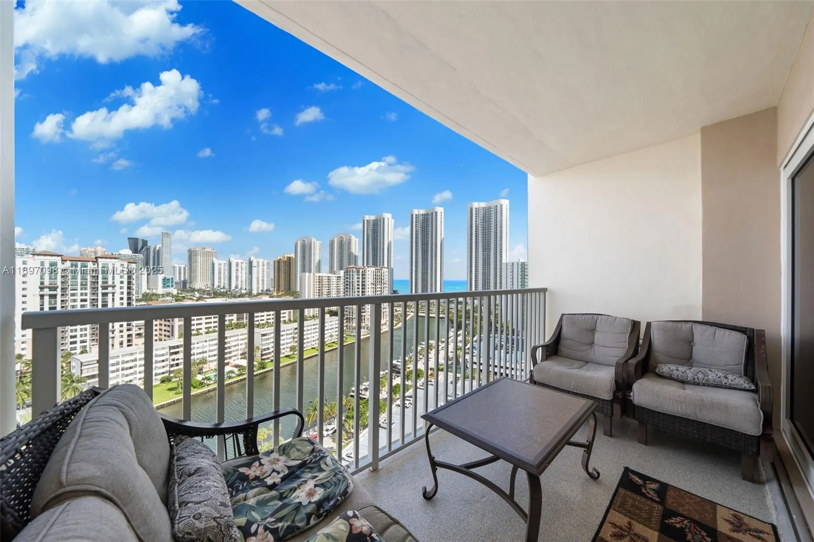 300 Bayview Dr, #1707