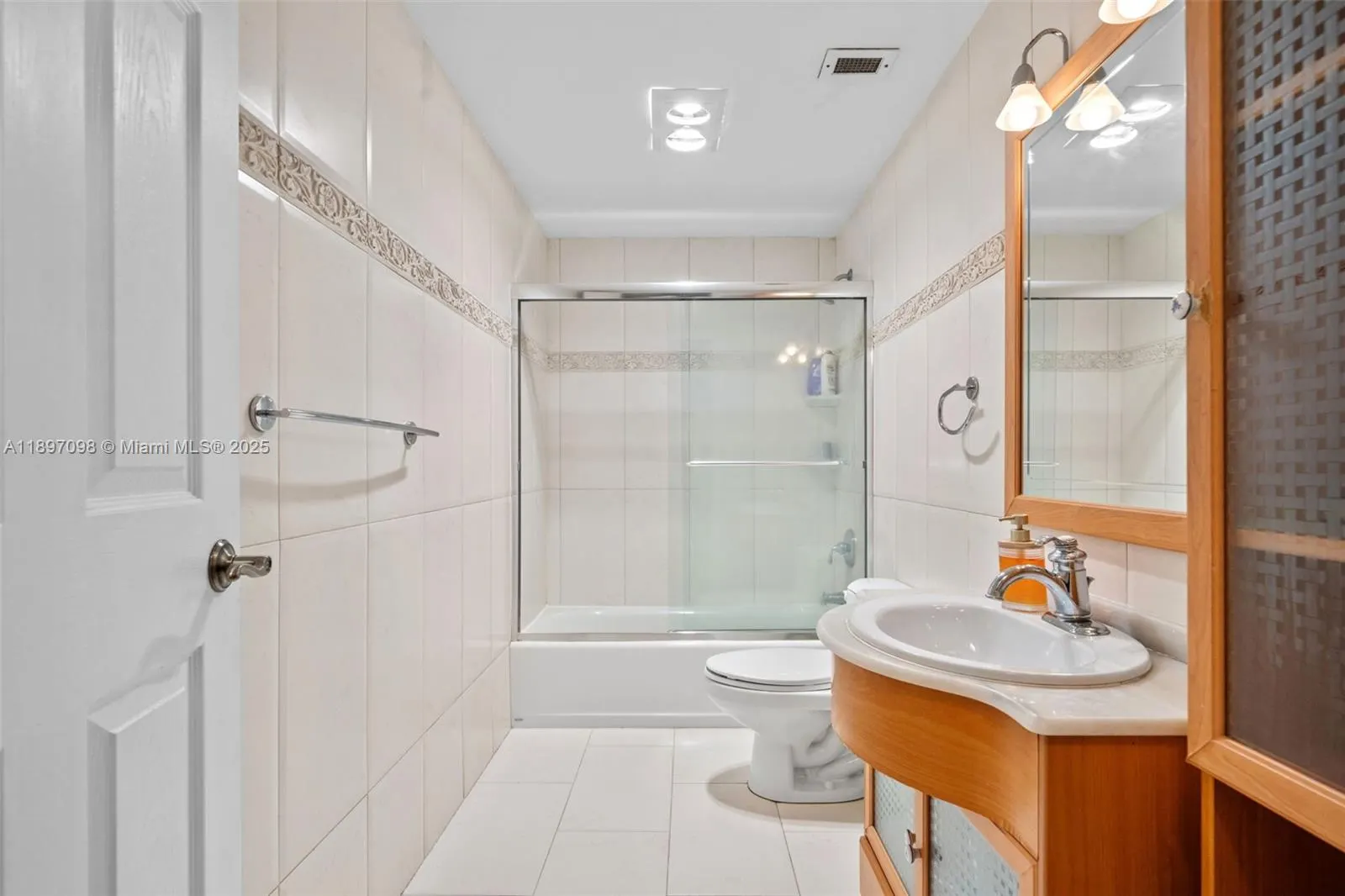 300 Bayview Dr, #1707