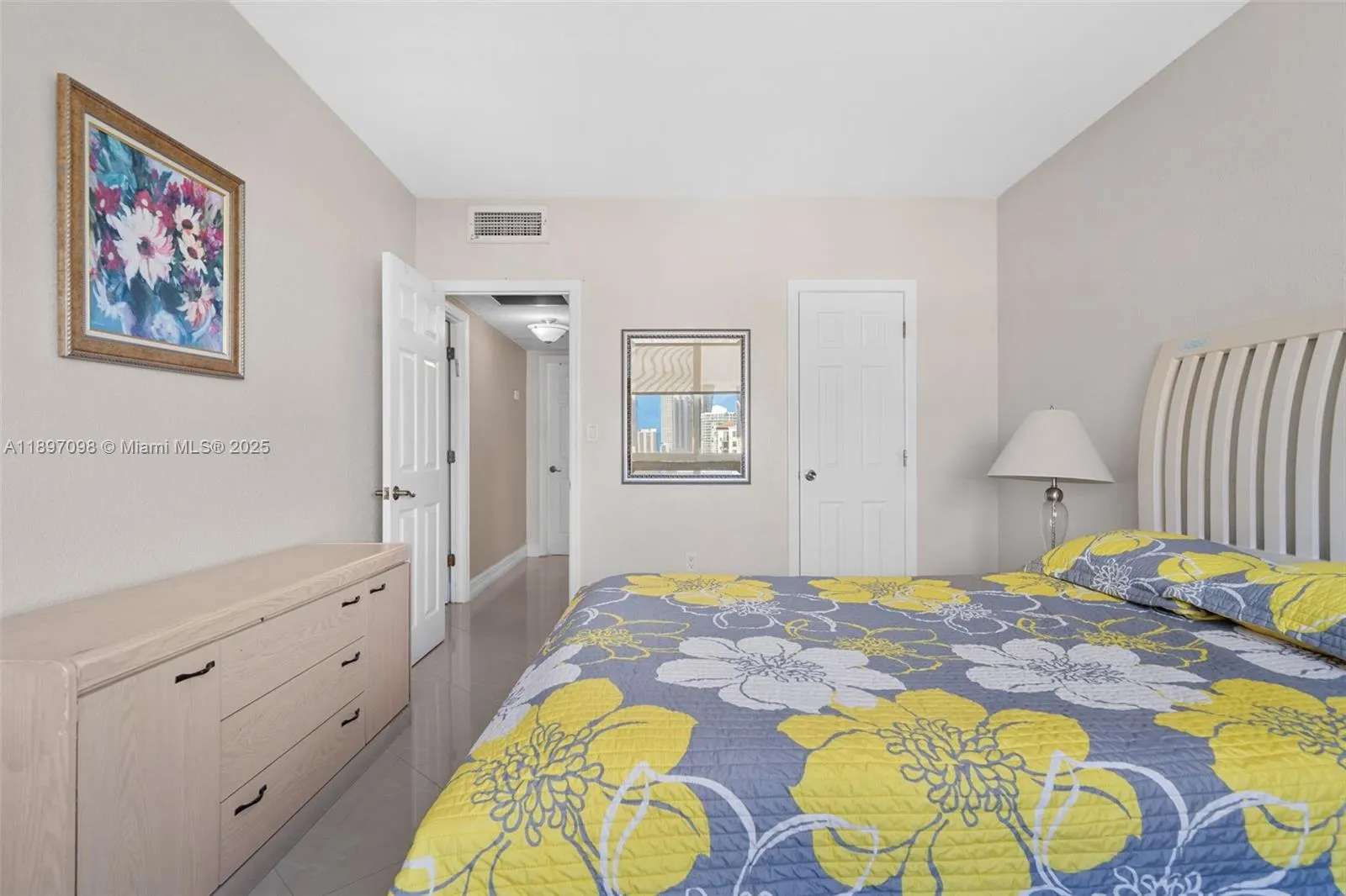 300 Bayview Dr, #1707