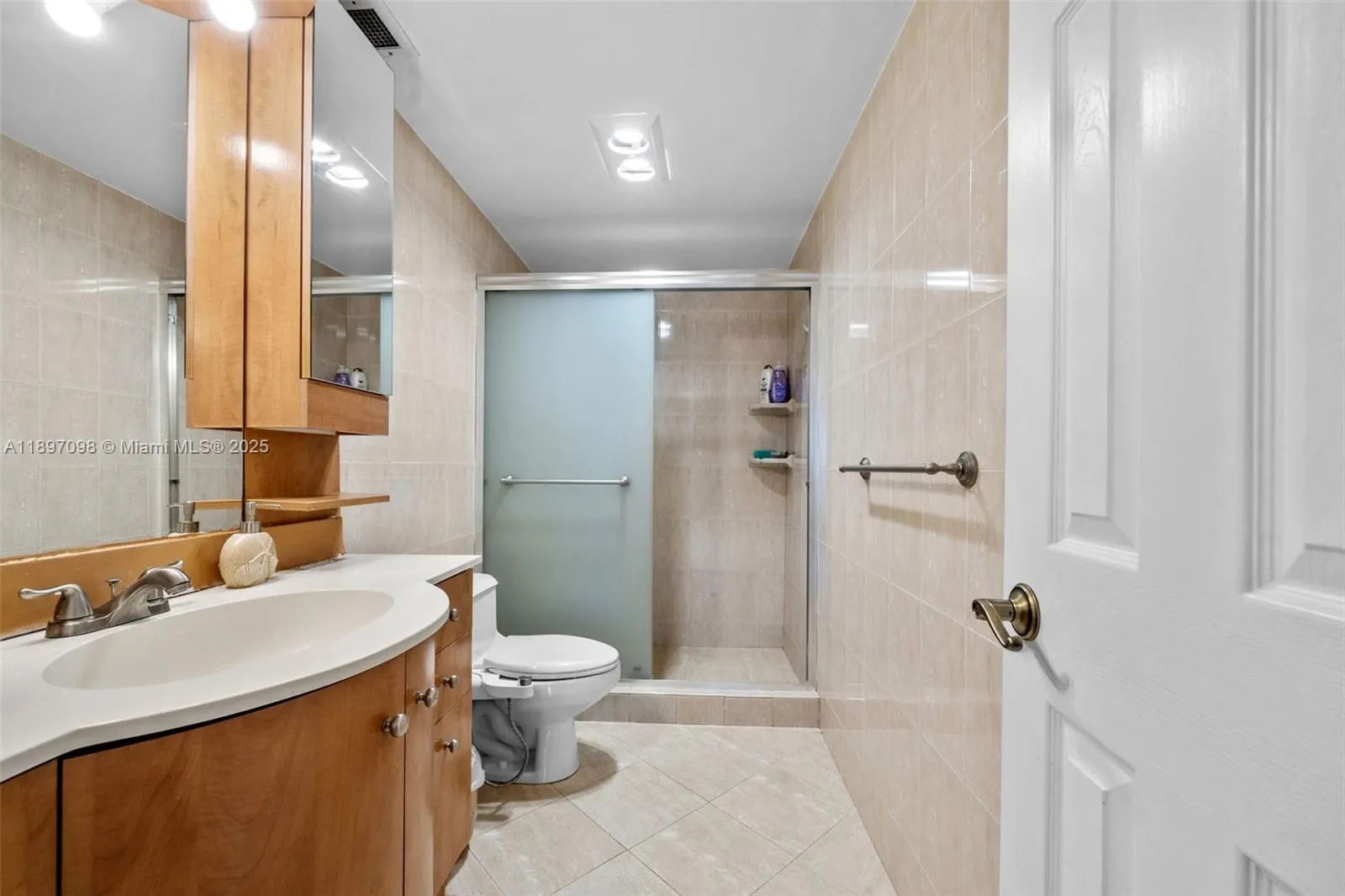 300 Bayview Dr, #1707
