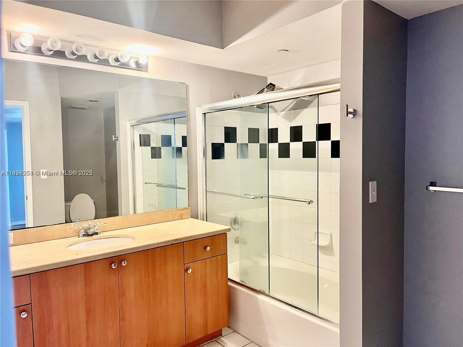 1330 West Ave, #2601