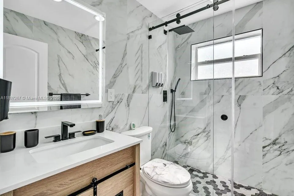 2112 N 14th ter