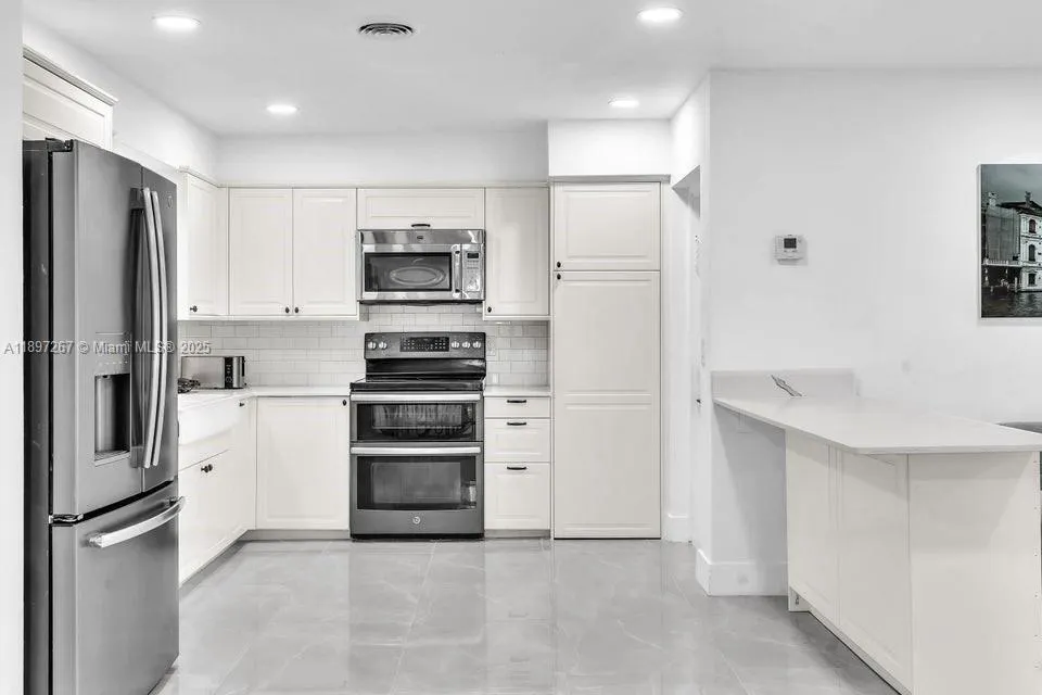 2112 N 14th ter