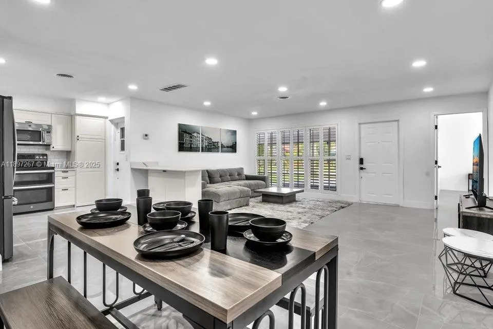 2112 N 14th ter