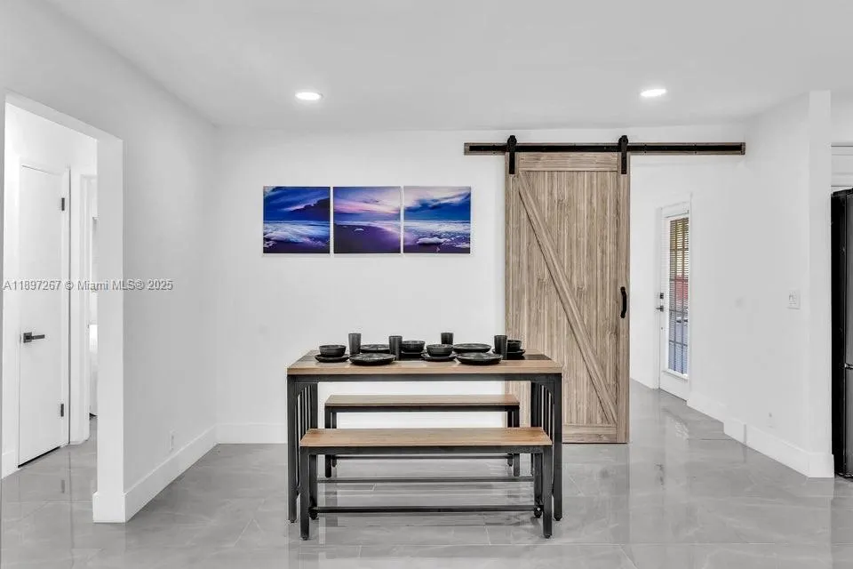 2112 N 14th ter