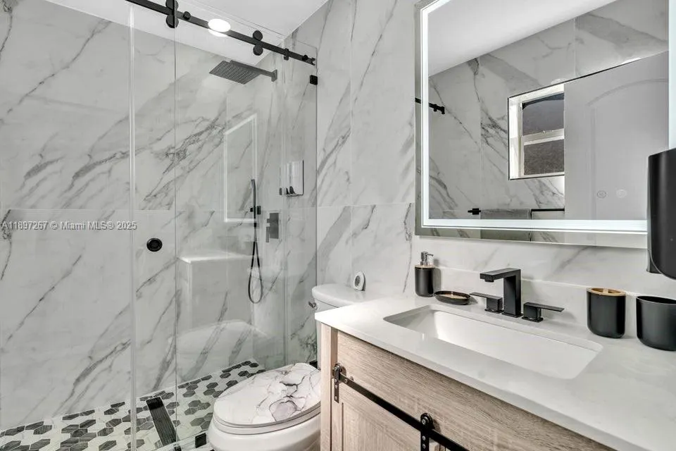 2112 N 14th ter