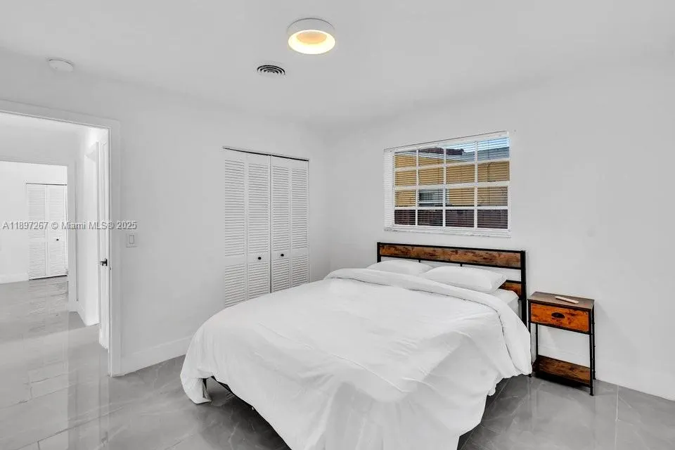 2112 N 14th ter