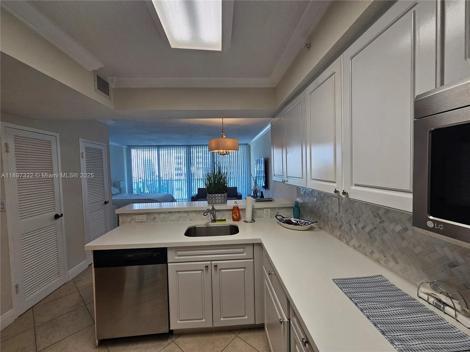 2501 S OCEAN DR (SEASON), #637