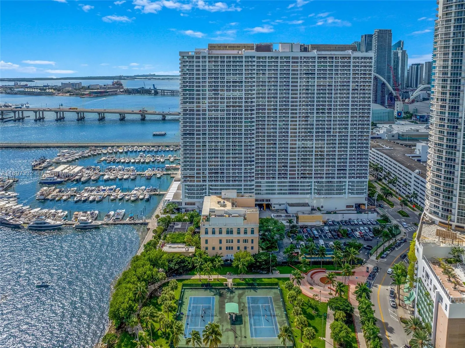 1717 N Bayshore Dr, #A-2638