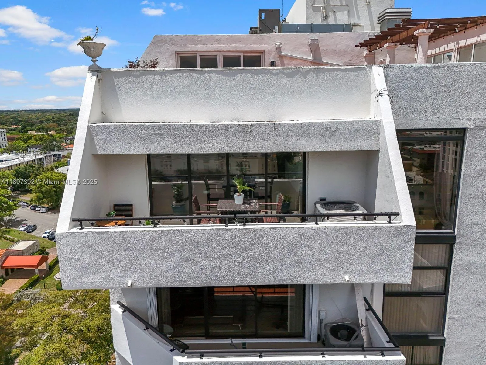 911 E Ponce De Leon Blvd, #1601