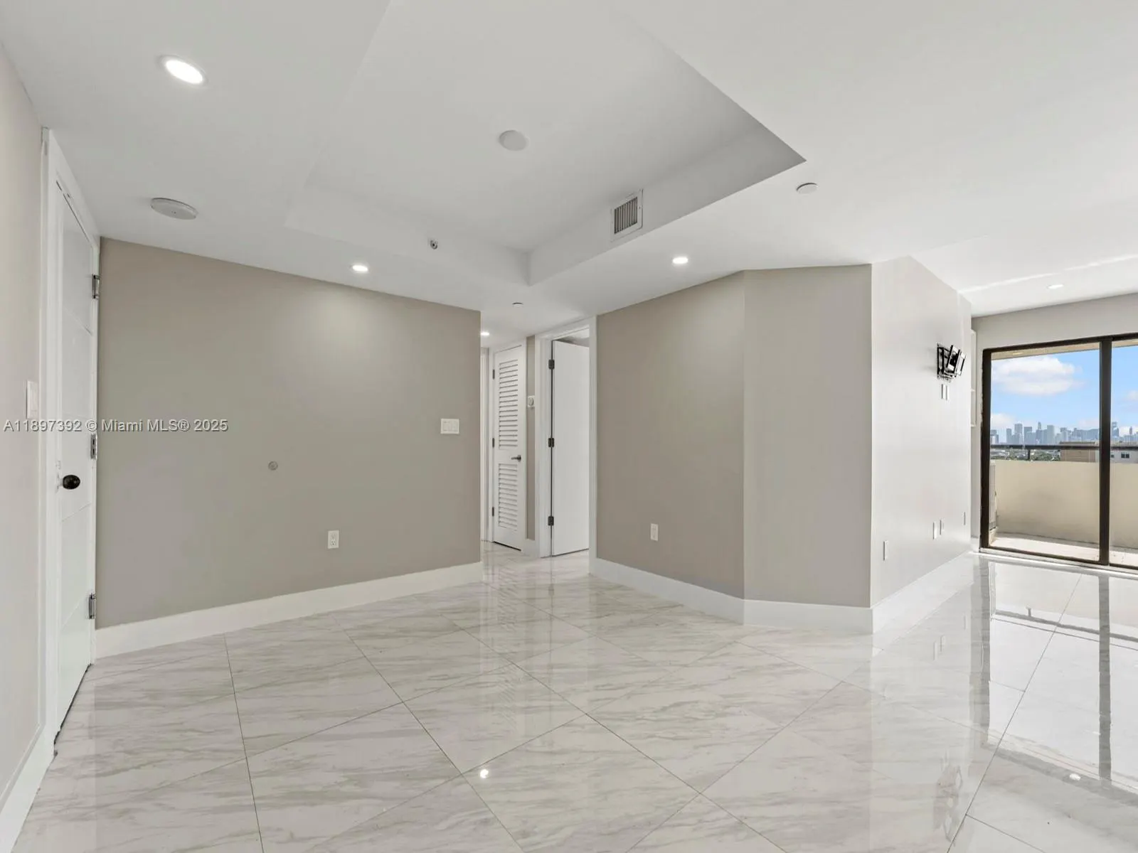 911 E Ponce De Leon Blvd, #1601