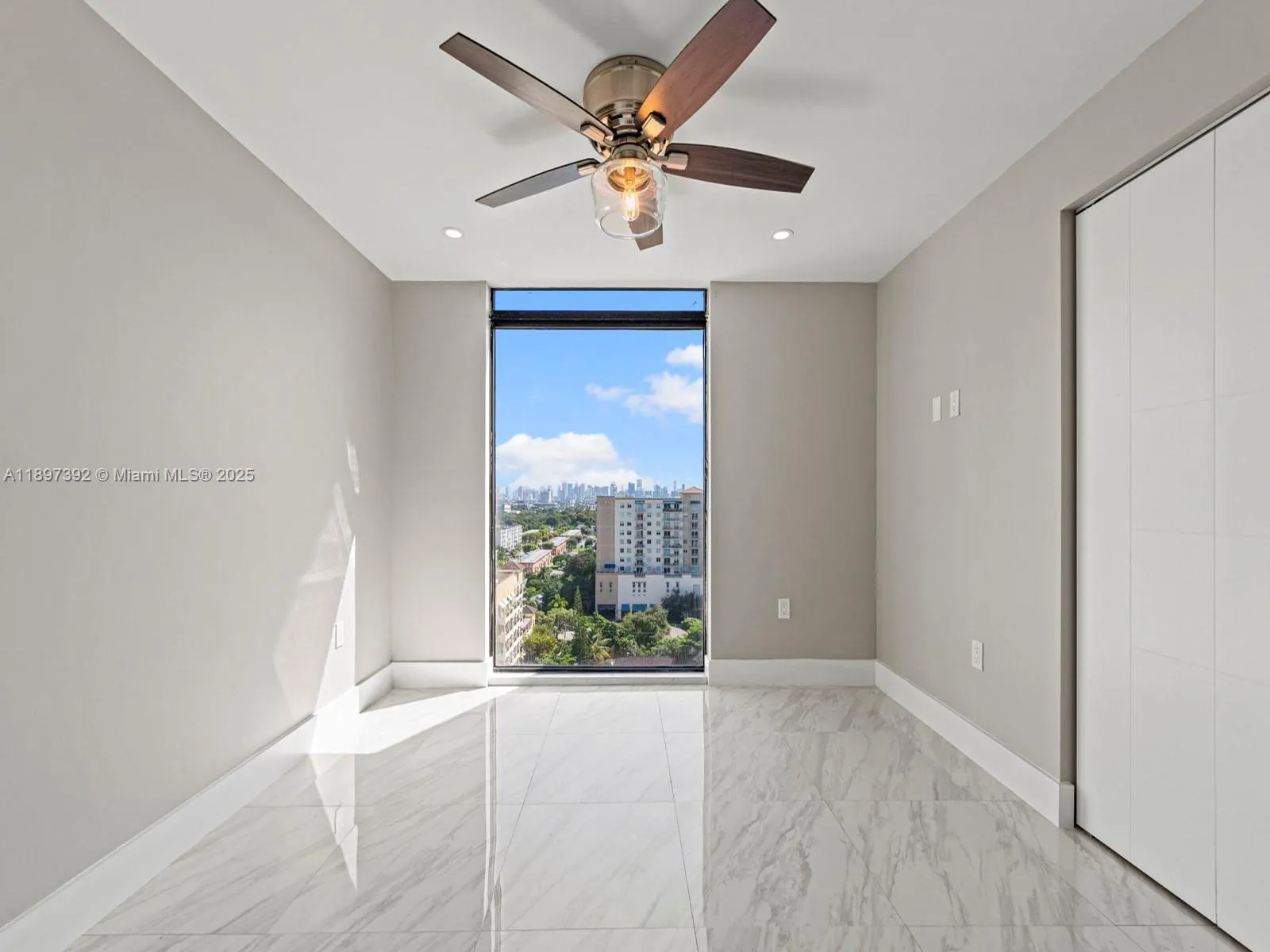 911 E Ponce De Leon Blvd, #1601