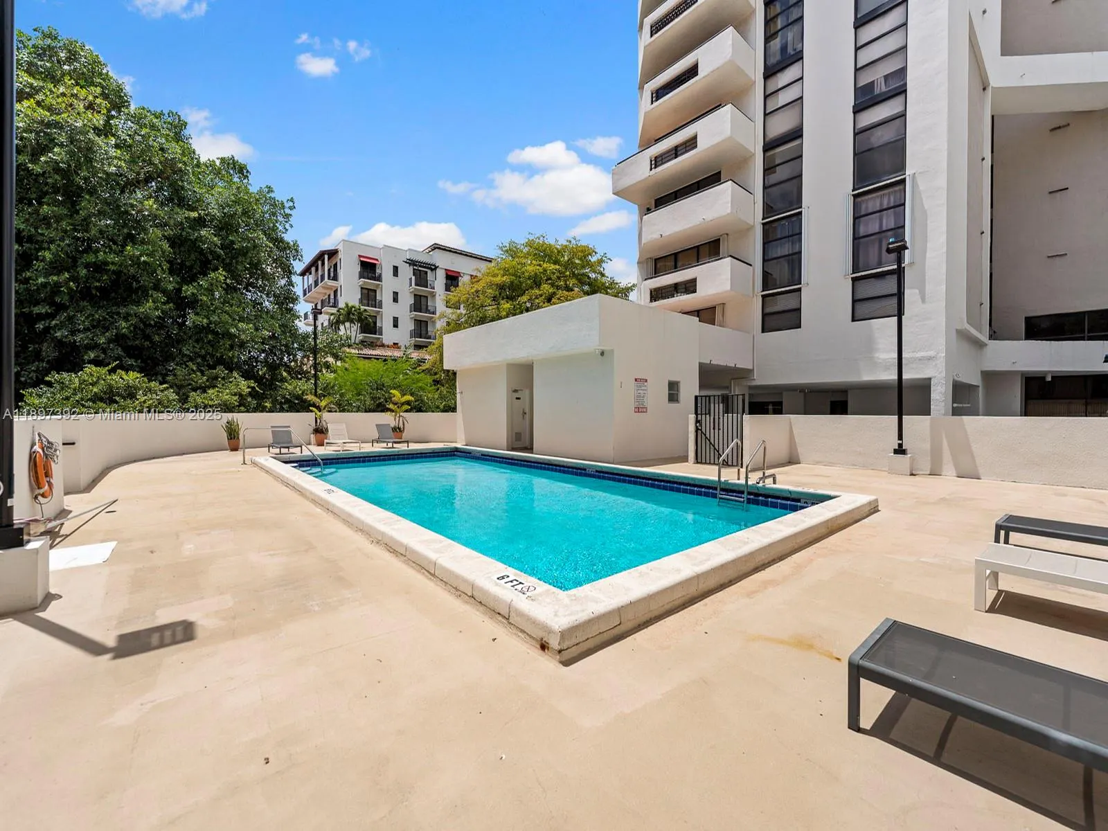 911 E Ponce De Leon Blvd, #1601