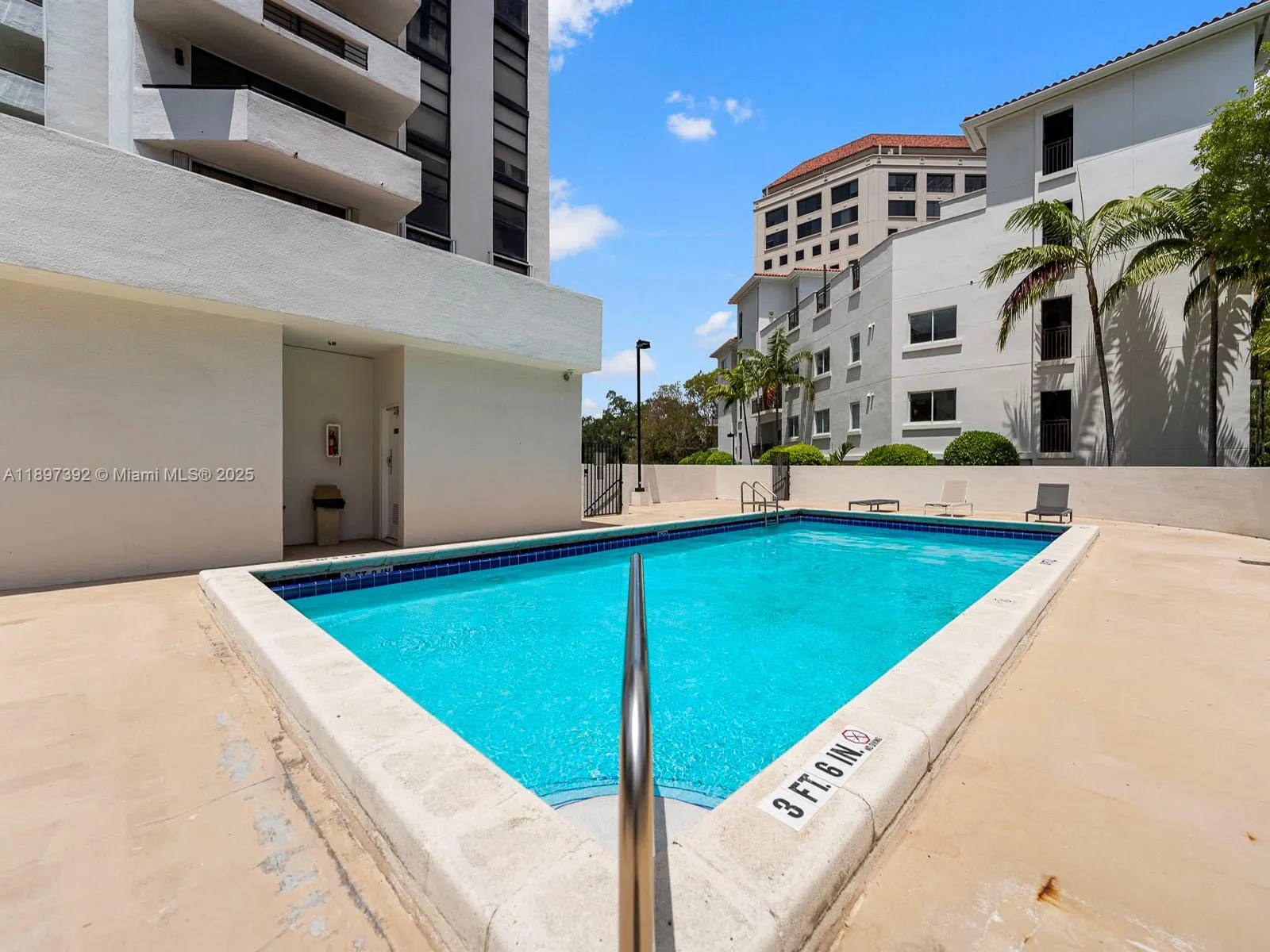 911 E Ponce De Leon Blvd, #1601