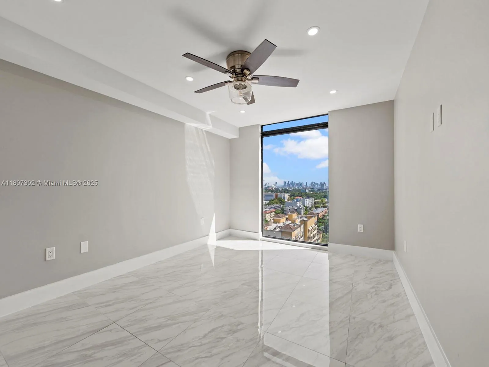 911 E Ponce De Leon Blvd, #1601