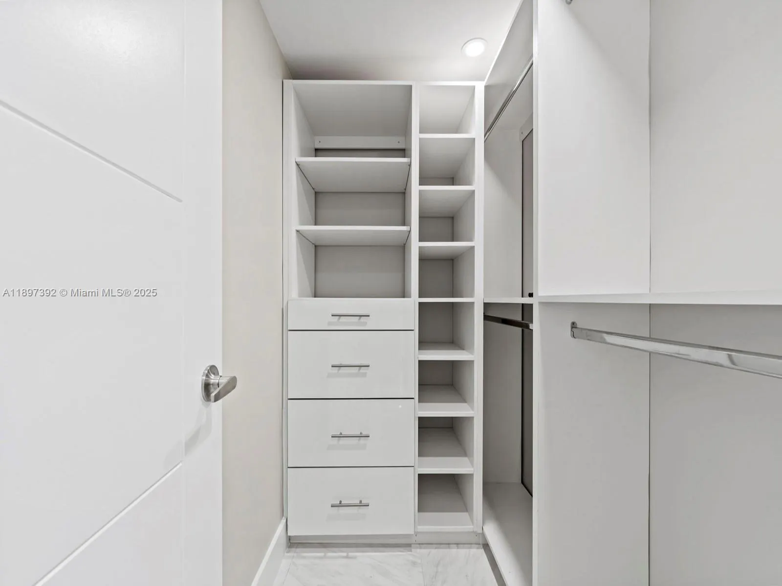 911 E Ponce De Leon Blvd, #1601