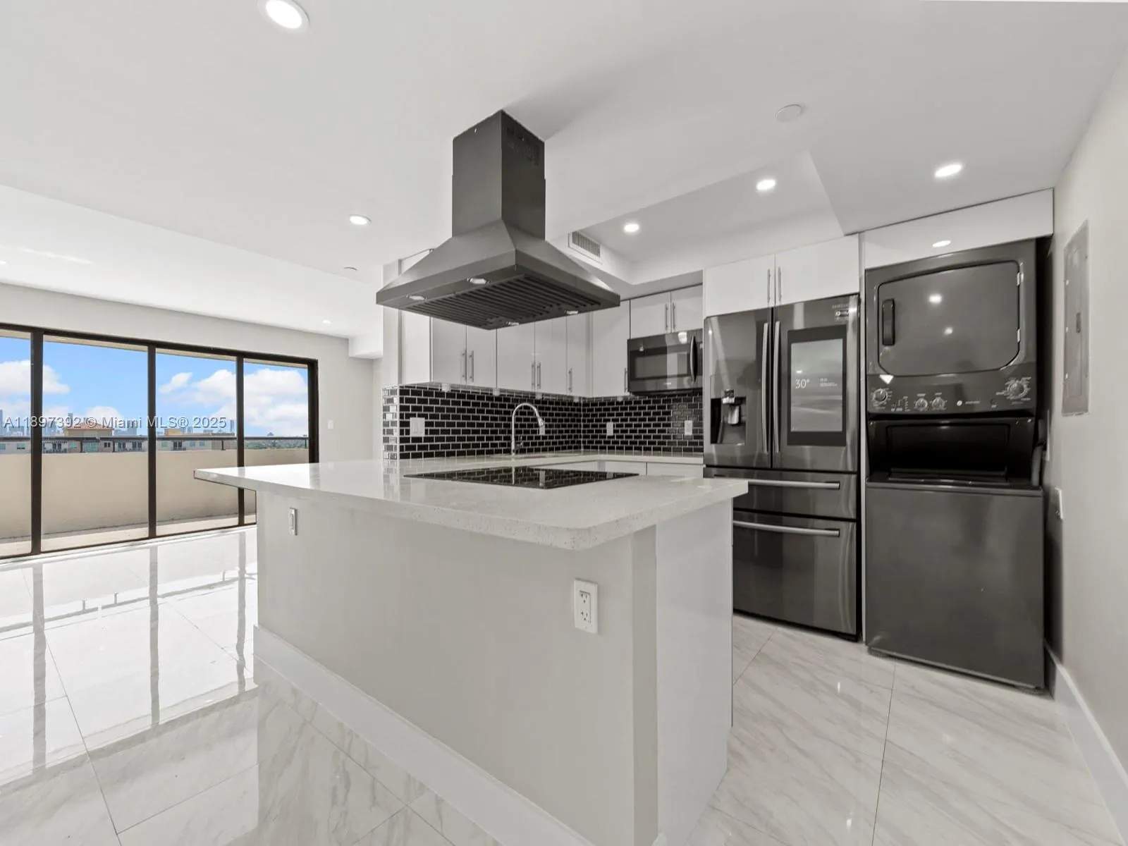 911 E Ponce De Leon Blvd, #1601