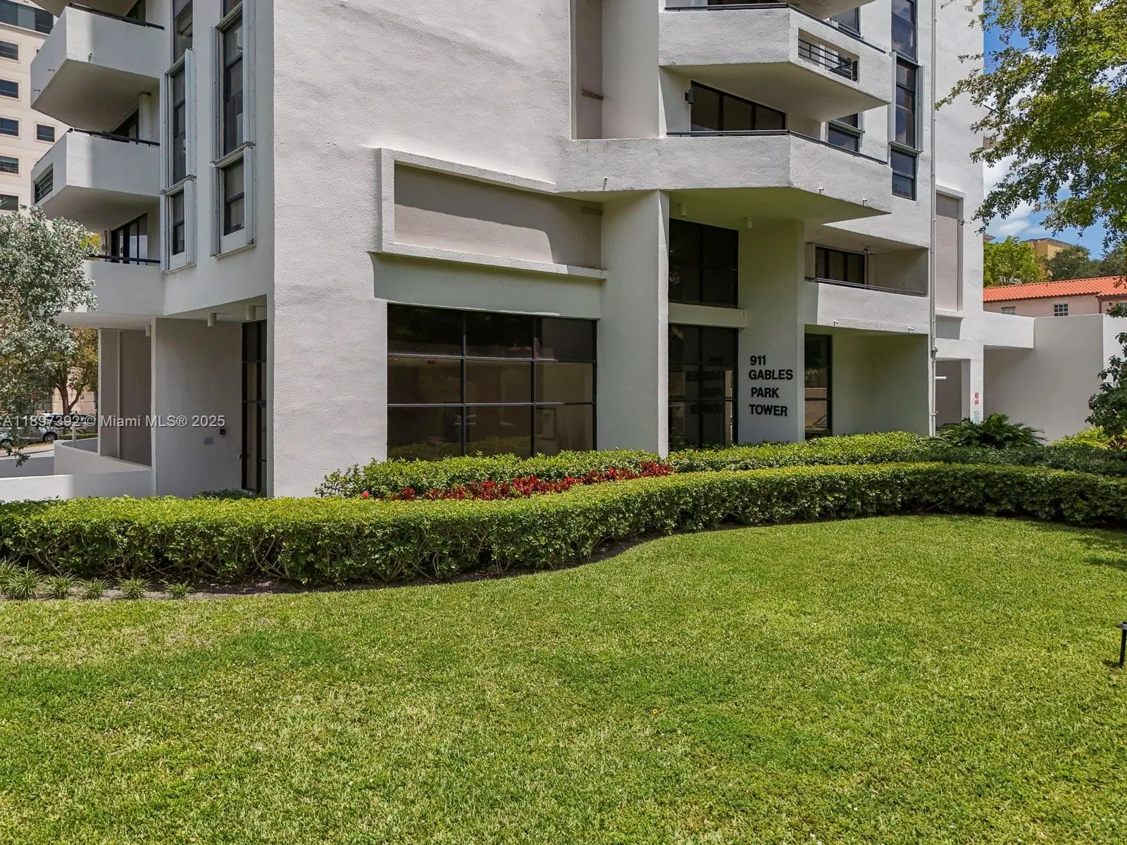 911 E Ponce De Leon Blvd, #1601