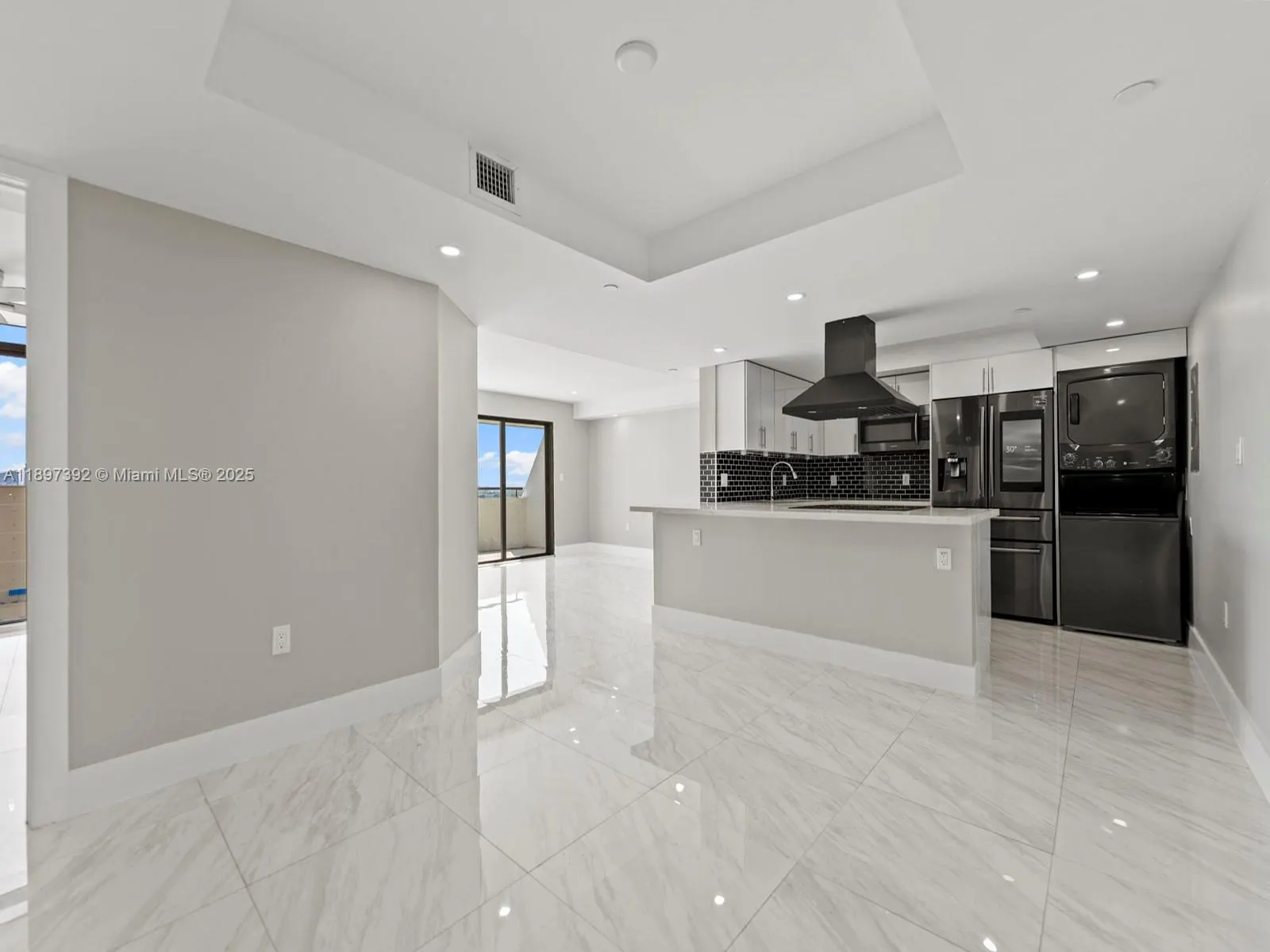 911 E Ponce De Leon Blvd, #1601