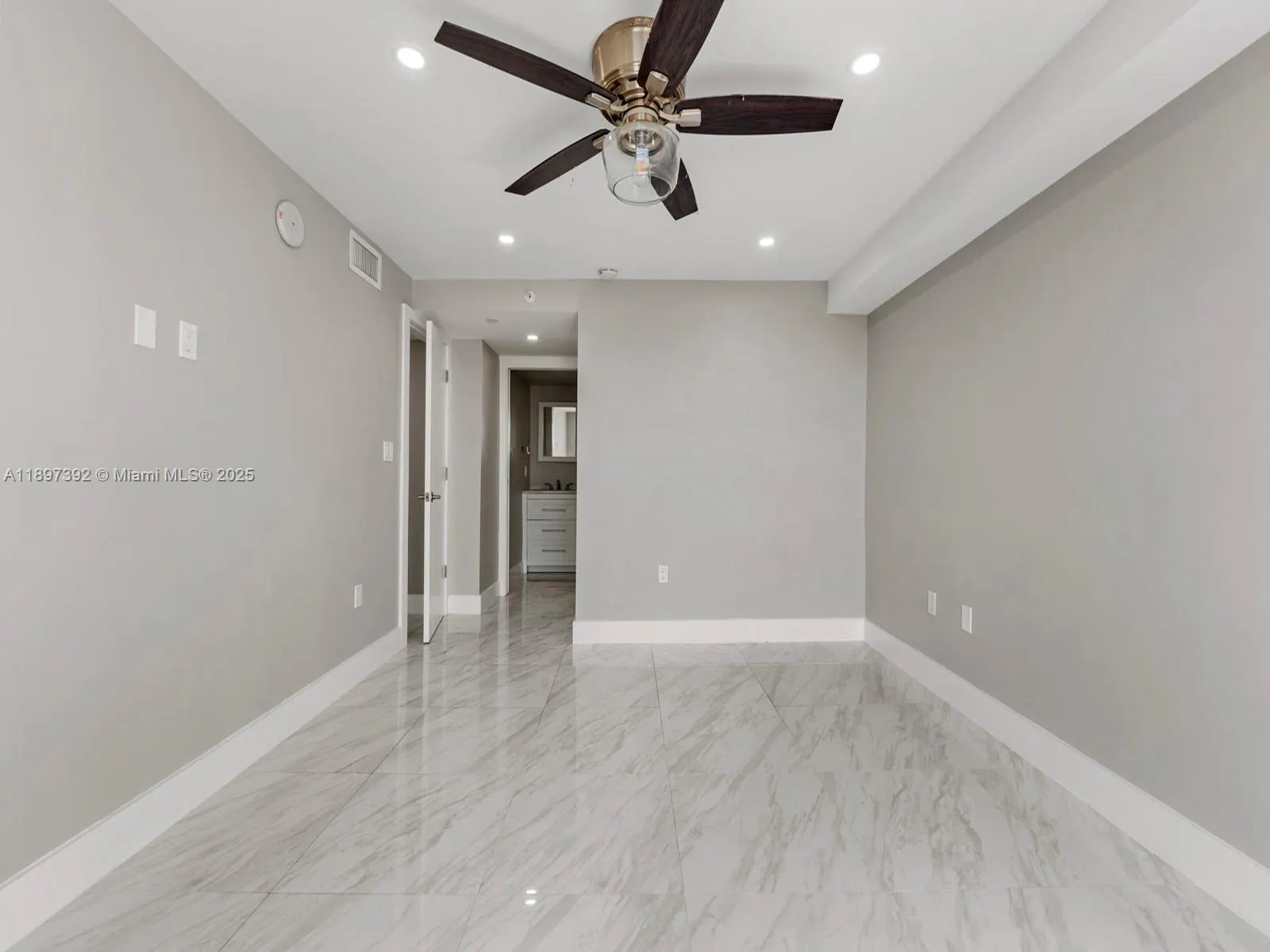 911 E Ponce De Leon Blvd, #1601