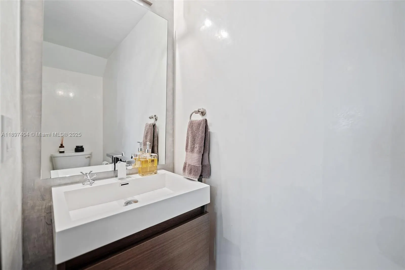 261 Navarre Ave, #A-3