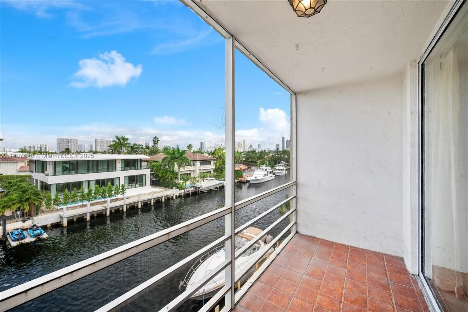 2935 NE 163rd St, #4I
