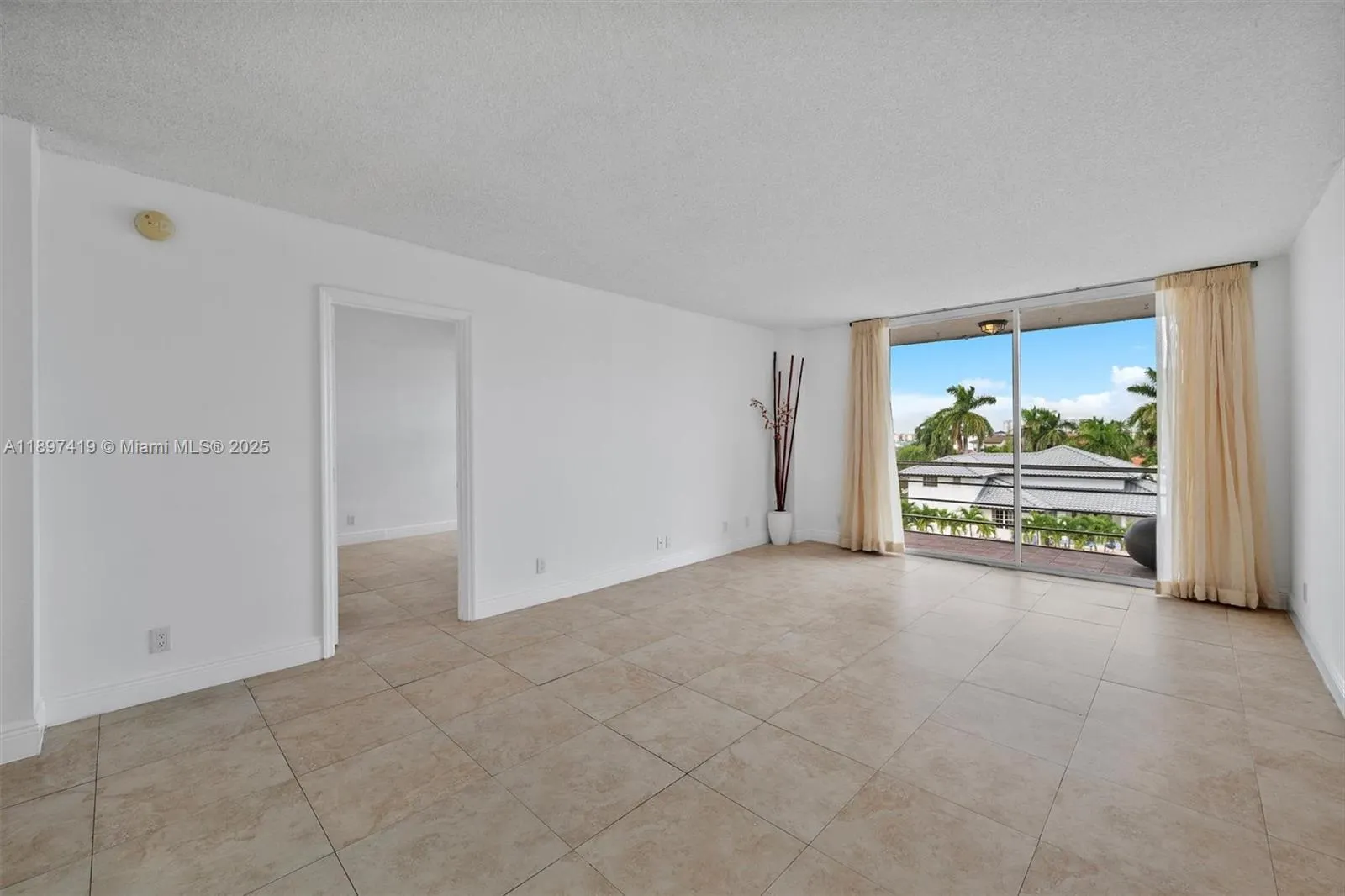 2935 NE 163rd St, #4I