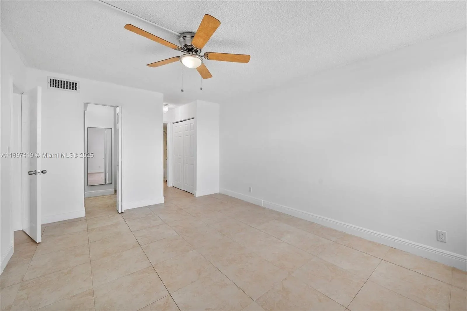 2935 NE 163rd St, #4I