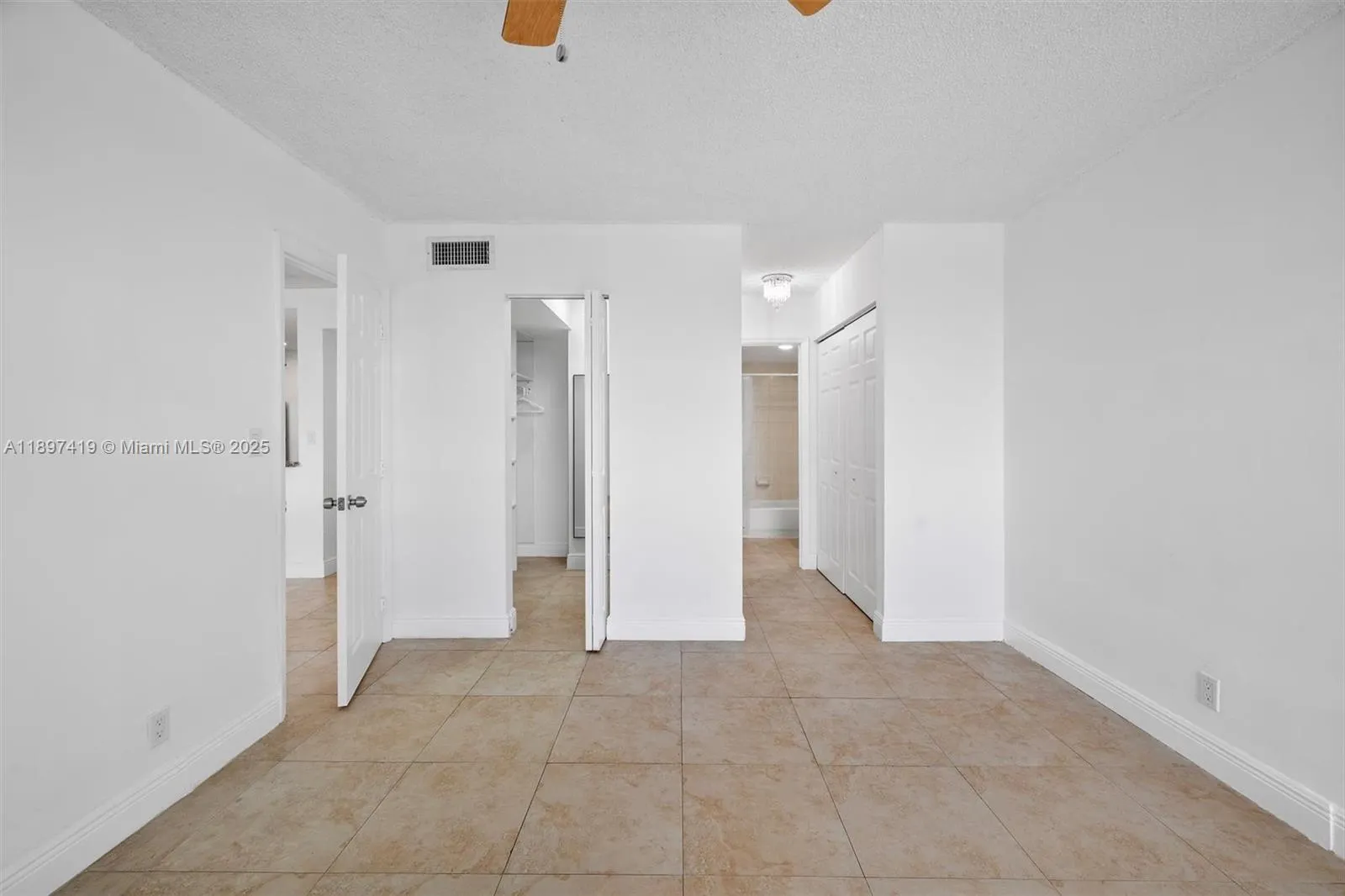 2935 NE 163rd St, #4I