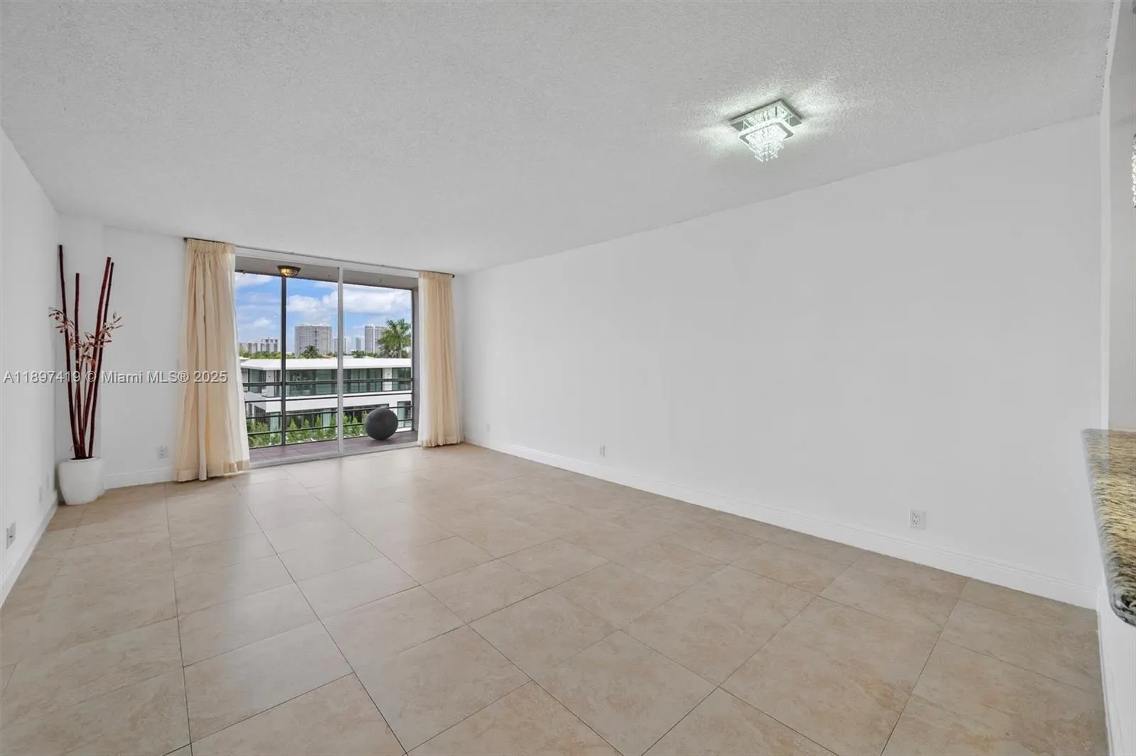 2935 NE 163rd St, #4I