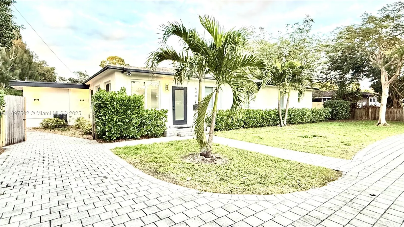 5401 W Broward Blvd