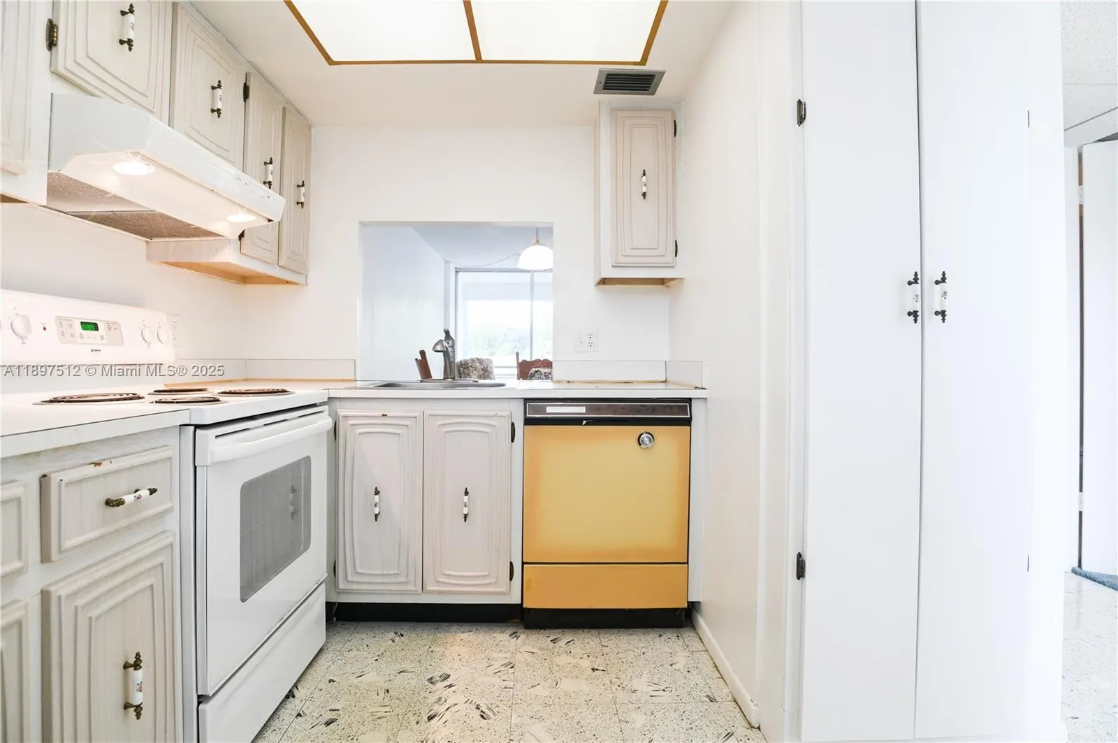 110 Royal Park Dr, #2H