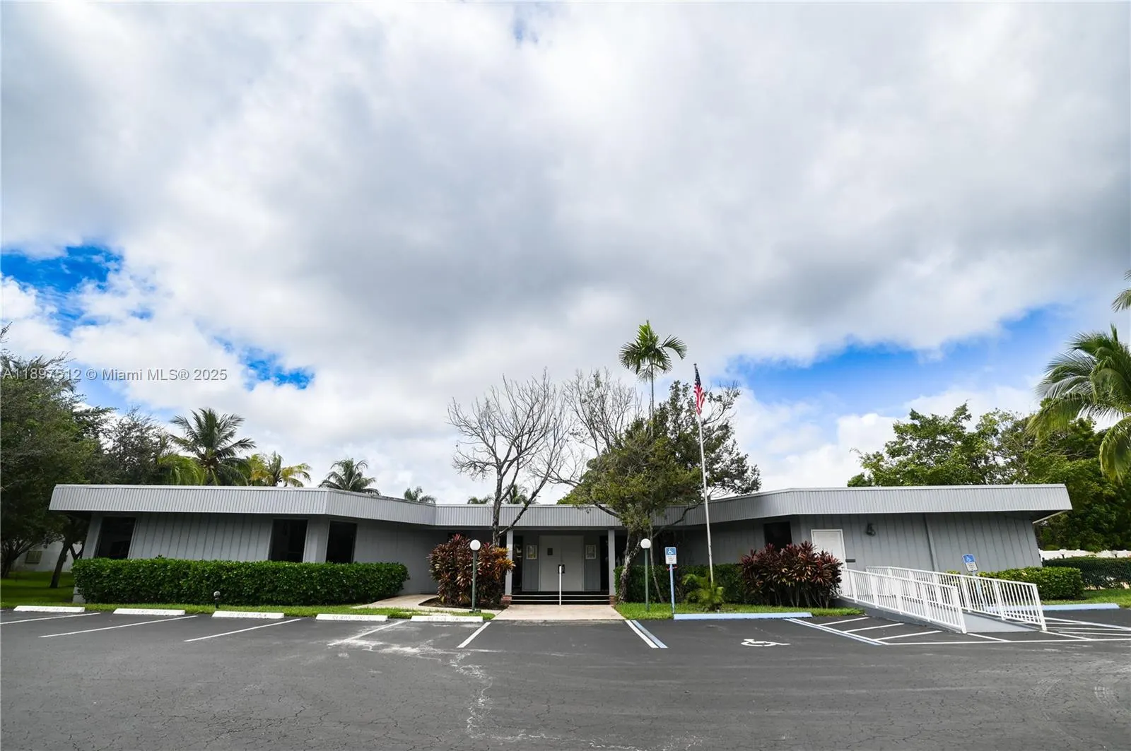 110 Royal Park Dr, #2H