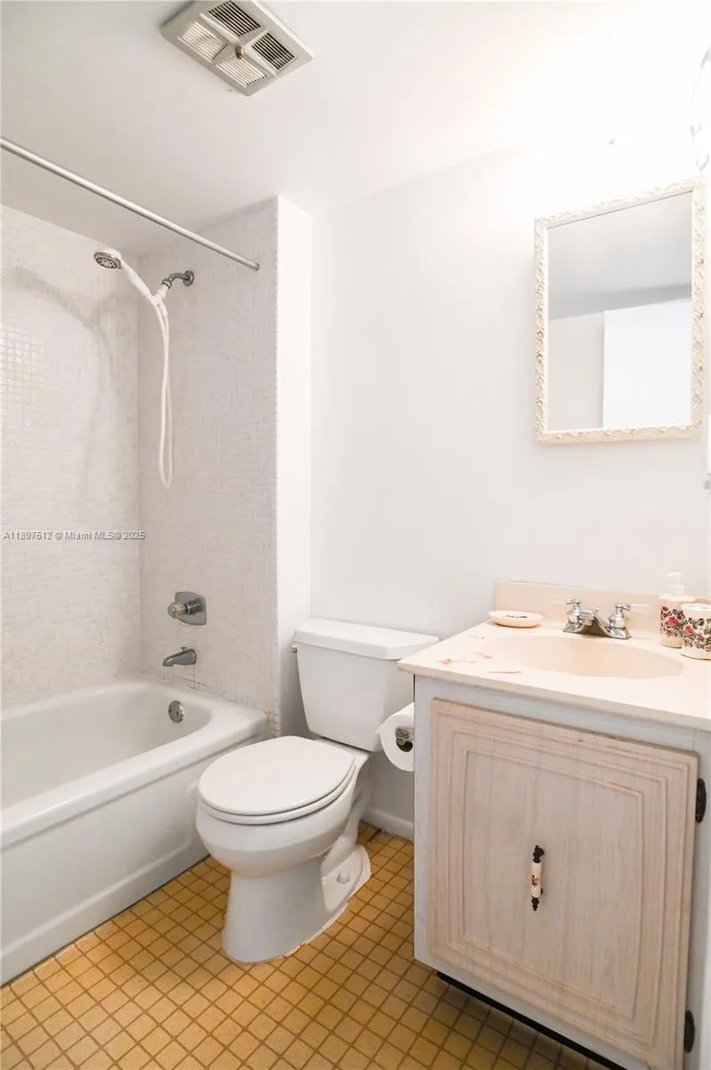 110 Royal Park Dr, #2H