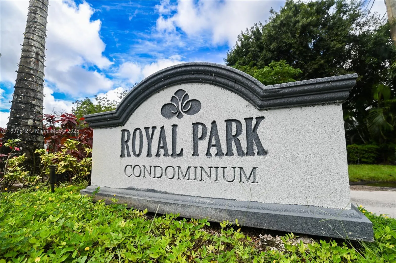110 Royal Park Dr, #2H